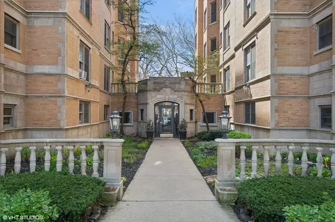 609 W Stratford Pl #8D, Chicago, IL 60657
