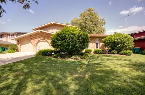 524 Ca Crest Dr, Shorewood, IL 60404