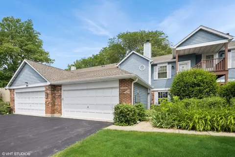 364 Pembroke Ln #2, Glen Ellyn, IL 60137