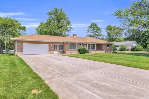 204 W Cemetery Rd, Roberts, IL 60962