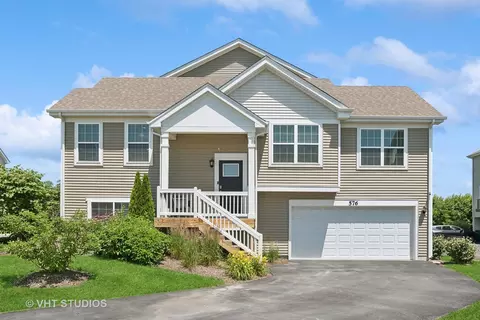 576 Spring Leaf Dr, Joliet, IL 60431