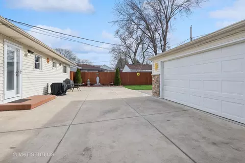 Exterior - 239 Albert Ter, Wheeling, IL 60090 photo 2 of 5