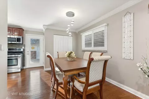 Dining - 239 Albert Ter, Wheeling, IL 60090 photo 2 of 2