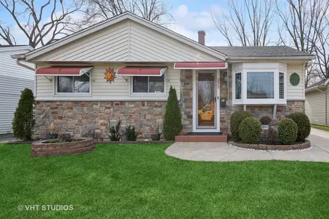 239 Albert Ter, Wheeling, IL 60090