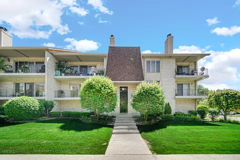 9002 Del Prado Dr #1N, Palos Hills, IL 60465