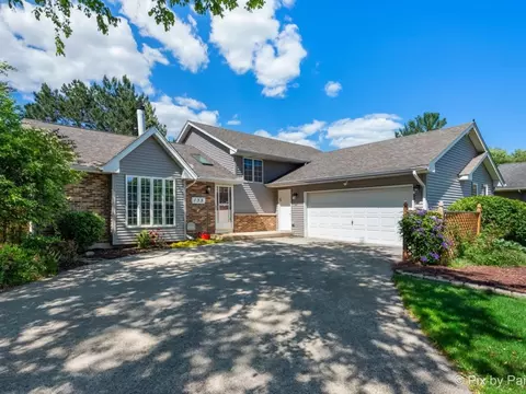 135 Lee Ann Ln, Woodstock, IL 60098