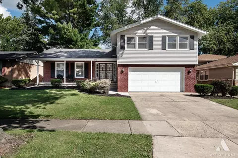 4238 Applewood Ln, Matteson, IL 60443