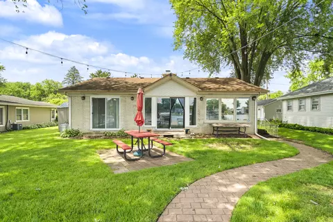 4308 N Riverdale Dr, Mchenry, IL 60051