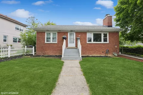 144 Morgan Pl, Highwood, IL 60040