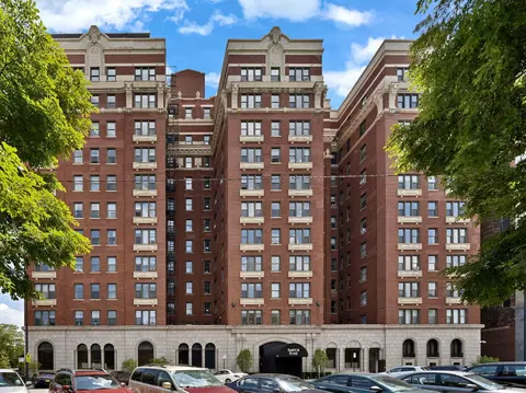 5300 S South Shore Dr #37, Chicago, IL 60615