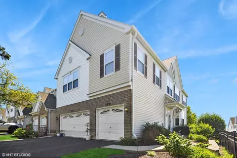 2230 S Lincoln St #318, Lombard, IL 60148