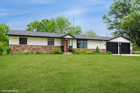 9095 N Small St, Leaf River, IL 61047