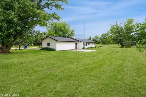 Exterior - 9095 N Small St, Leaf River, IL 61047 photo 3 of 4