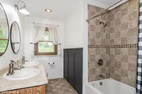 Bath - 9095 N Small St, Leaf River, IL 61047 photo 1 of 1