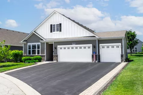 1043 Carolina Ct, Pingree Grove, IL 60140