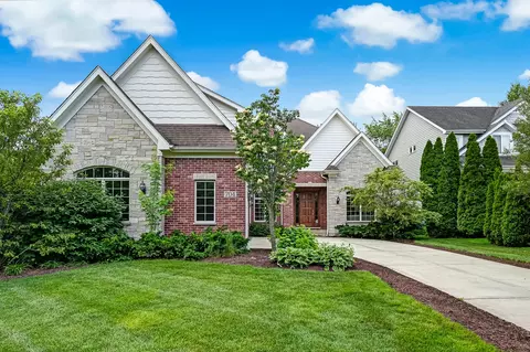704 S Wilmette Ave, Westmont, IL 60559