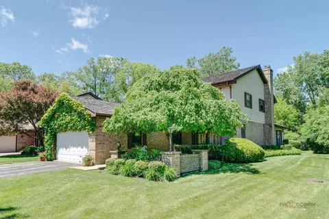 335 Wimbledon Ct, Lake Bluff, IL 60044