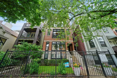 3652 N Damen Ave #2, Chicago, IL 60618