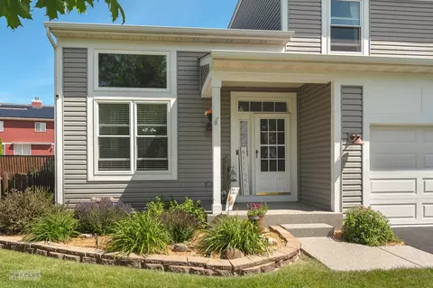2730 Spinnaker Dr, Aurora, IL 60503 photo 2