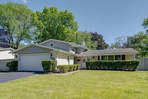 1125 Shari Ln, Libertyville, IL 60048