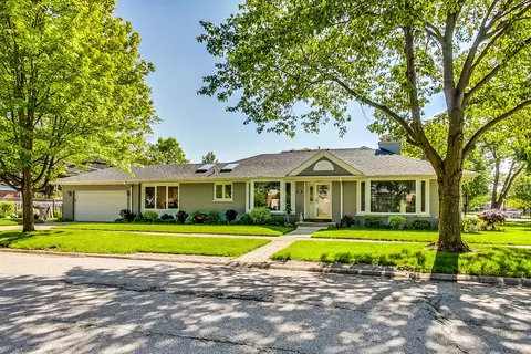 100 E Sibley St, Park Ridge, IL 60068