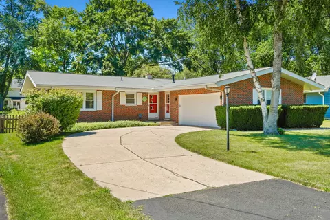 915 S Jackson St, Batavia, IL 60510