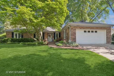 810 Horne St, Saint Charles, IL 60174