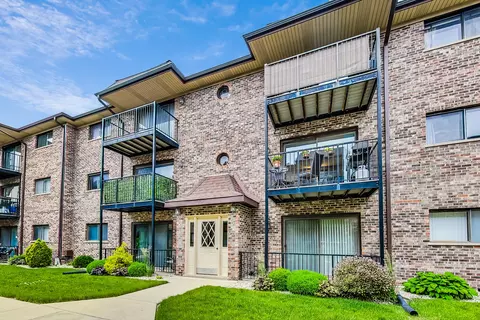7624 W Lawrence Ave #2B, Harwood Heights, IL 60706