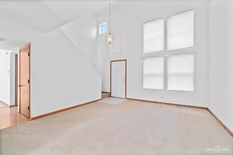 Living - 1049 Willow Bay, Elgin, IL 60123 photo 2 of 4