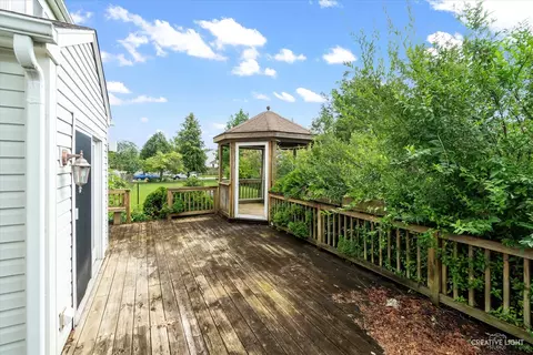 Exterior - 1049 Willow Bay, Elgin, IL 60123 photo 2 of 3