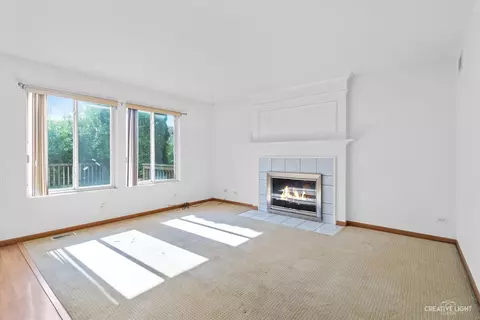 Living - 1049 Willow Bay, Elgin, IL 60123 photo 3 of 4