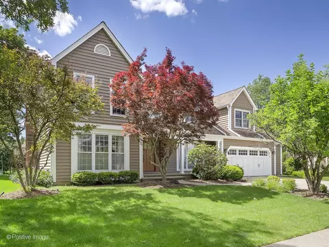 1 N260 Partridge Dr, Wheaton, IL 60187