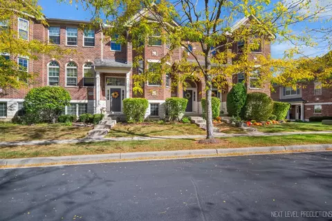 27 N W735 N Meadowview Dr, Winfield, IL 60190