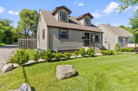 14 E 55th St, Westmont, IL 60559
