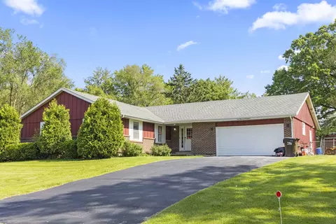 131 Fairfield Dr, Island Lake, IL 60042