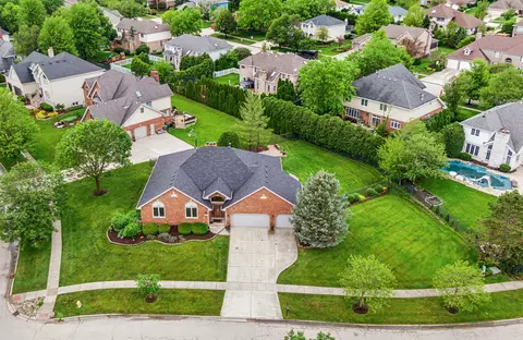15410 Graceland Dr, Homer Glen, IL 60491