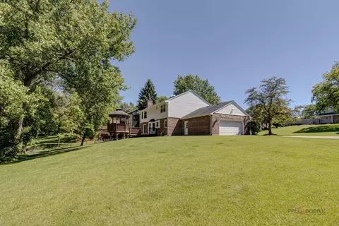 Exterior - 1022 Twisted Oak Ct, Algonquin, IL 60102 photo 3 of 4