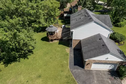 View/Area - 1022 Twisted Oak Ct, Algonquin, IL 60102 photo 10 of 10