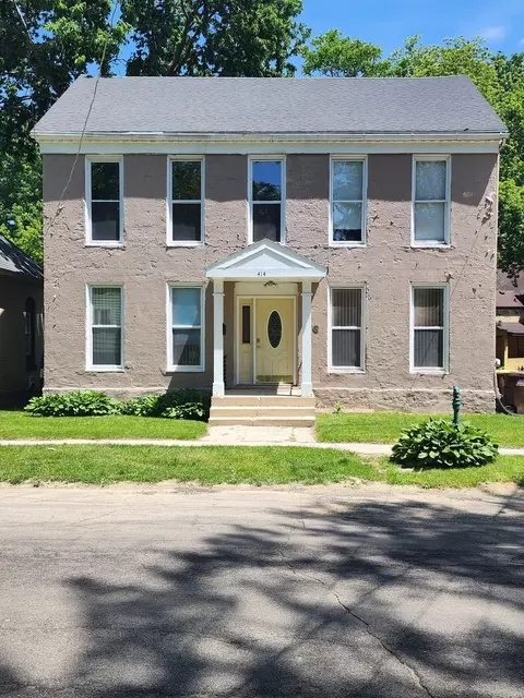 414 W Broadway St, Freeport, IL 61032
