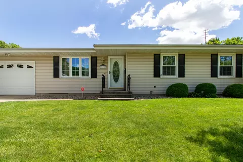 623 Bradley Dr, Bloomington, IL 61701 photo 2