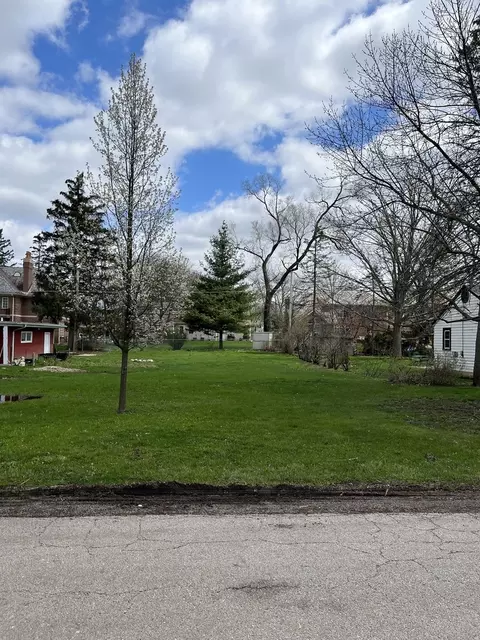 913 Glendale Rd, Glenview, IL 60025