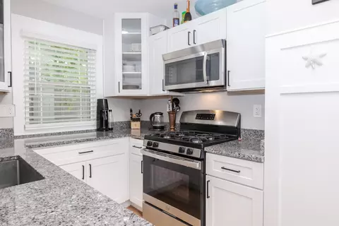 Kitchen - 7 Juniper Ct, Putnam, IL 61560 photo 3 of 4