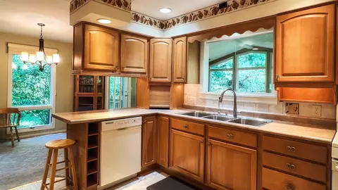 Kitchen - 21 Knollcrest Ct, Normal, IL 61761 photo 4 of 11