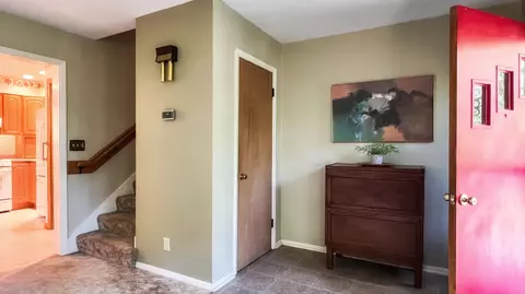 Entry Way - 21 Knollcrest Ct, Normal, IL 61761 photo 2 of 7