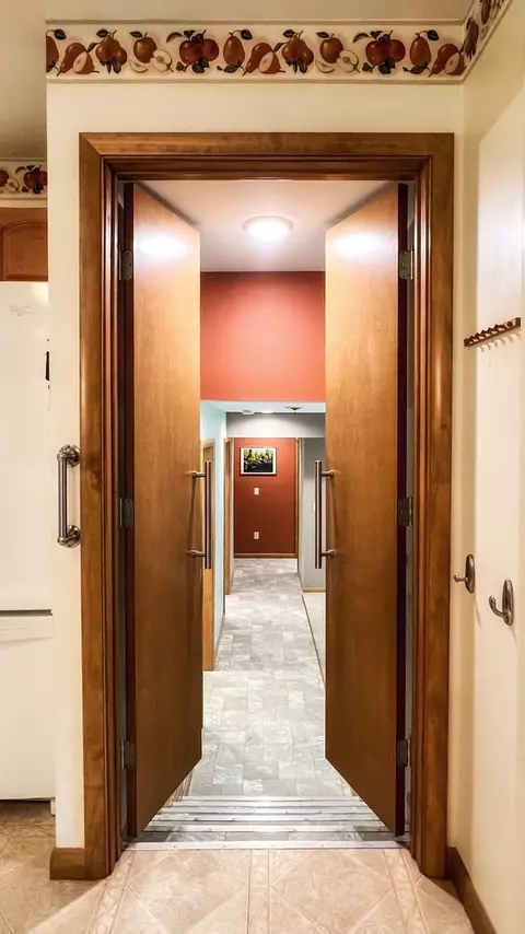 Entry Way - 21 Knollcrest Ct, Normal, IL 61761 photo 4 of 7