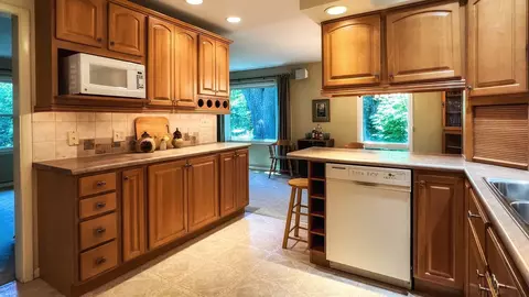 Kitchen - 21 Knollcrest Ct, Normal, IL 61761 photo 2 of 11