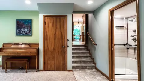 Entry Way - 21 Knollcrest Ct, Normal, IL 61761 photo 5 of 7