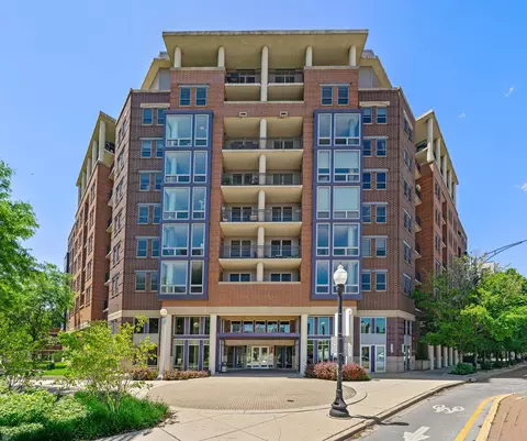 437 W Division St #412, Chicago, IL 60610