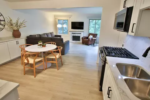 Kitchen - 239 W Country Dr, Bartlett, IL 60103 photo 3 of 5