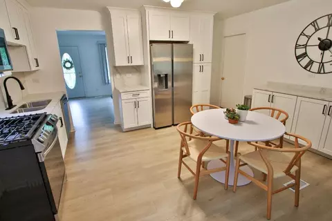 Kitchen - 239 W Country Dr, Bartlett, IL 60103 photo 5 of 5